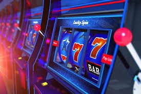 Main menu interface showing Liga 1 Slots Live Dealer and Esports tabs on valohoki slot